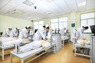 学院掠影——学生急危重症护理实...